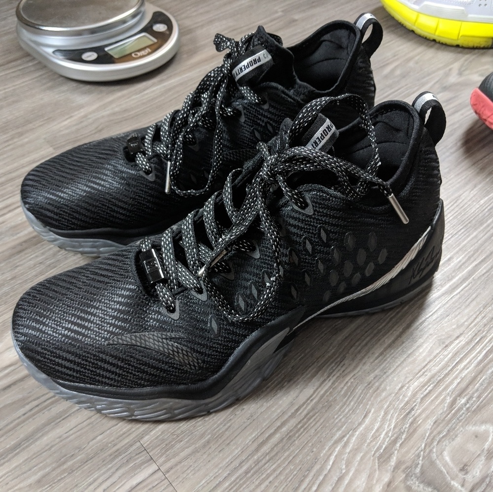 Anta KT3 low Black Panther size 8